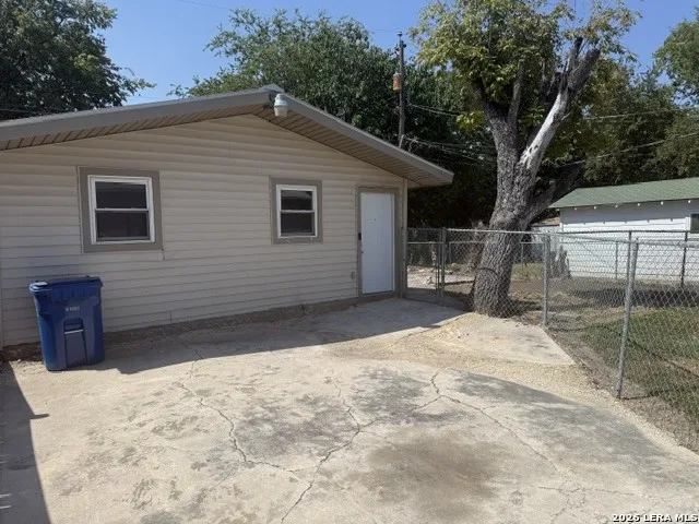 1506 W Thorain Blvd Unit BACK HOUSE San Antonio, TX 78201