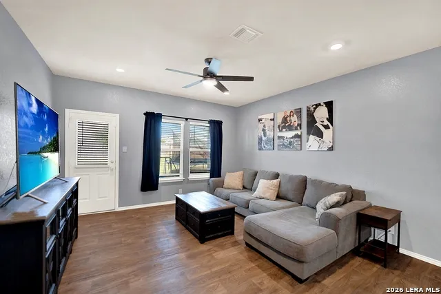 4347 Lake Ritter St Hedwig, TX 78152
