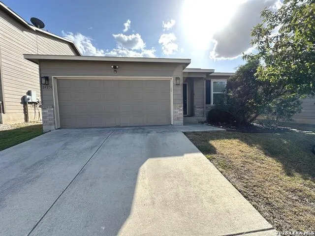 24251 Invitation Oak San Antonio, TX 78261
