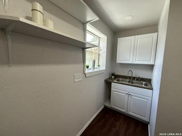 1619 Nolan Unit B San Antonio, TX 78202