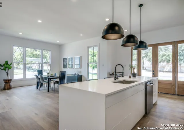 630 E CARSON ST San Antonio, TX 78208