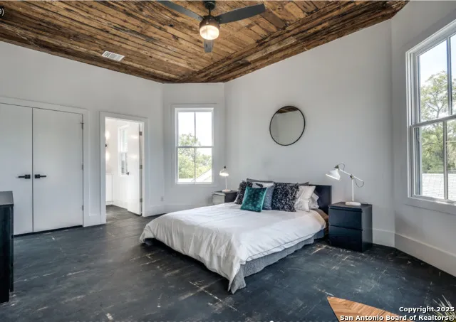 630 E CARSON ST San Antonio, TX 78208