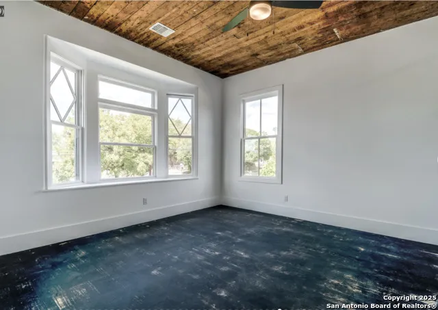 630 E CARSON ST San Antonio, TX 78208