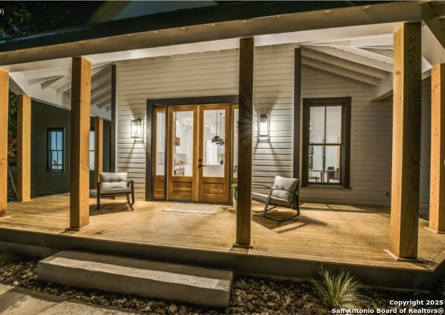 630 E CARSON ST San Antonio, TX 78208