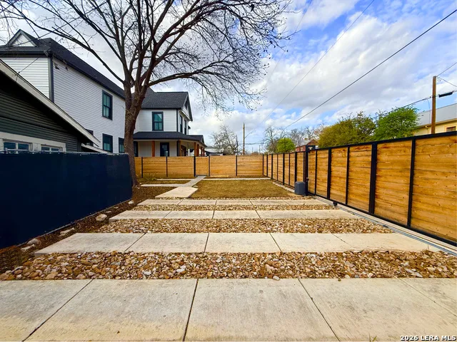 630 E CARSON ST San Antonio, TX 78208