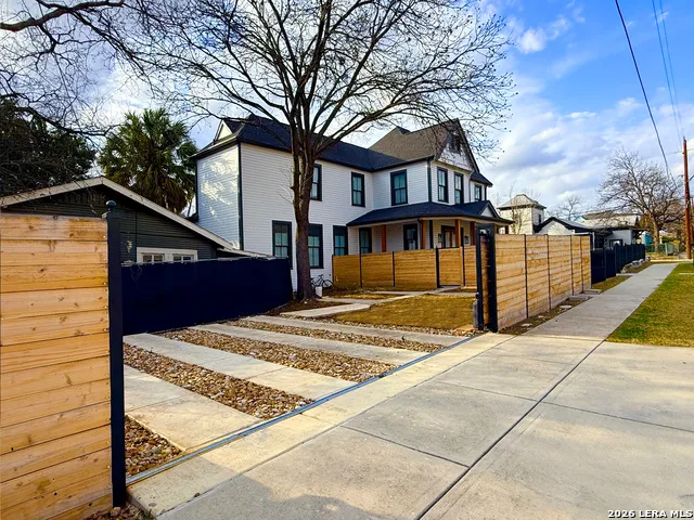 630 E CARSON ST San Antonio, TX 78208