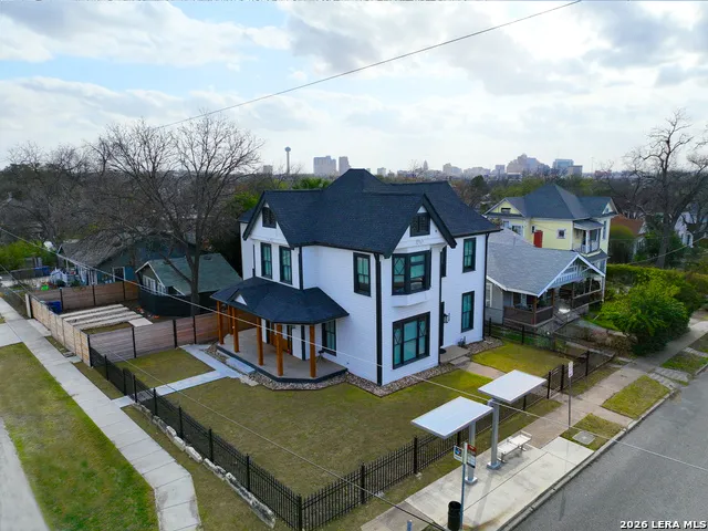 630 E CARSON ST San Antonio, TX 78208