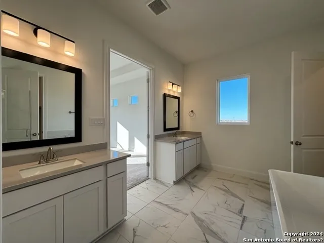 152 W Magnolia Circle La Vernia, TX 78121