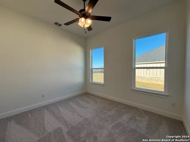 152 W Magnolia Circle La Vernia, TX 78121