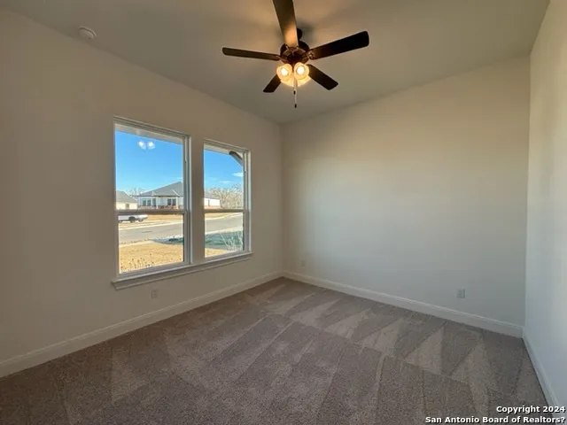 152 W Magnolia Circle La Vernia, TX 78121