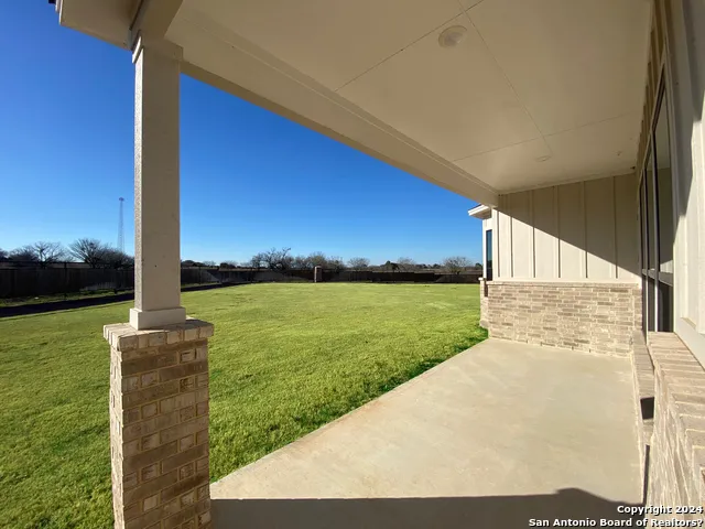152 W Magnolia Circle La Vernia, TX 78121