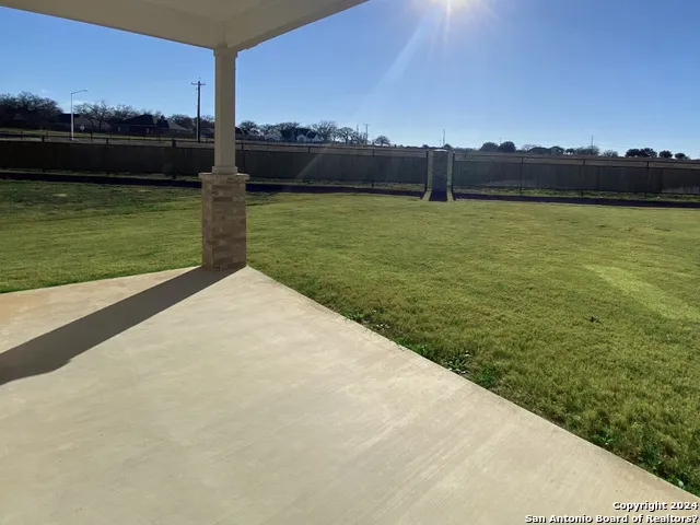 152 W Magnolia Circle La Vernia, TX 78121