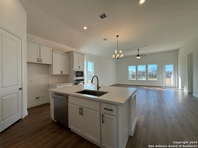 152 W Magnolia Circle La Vernia, TX 78121