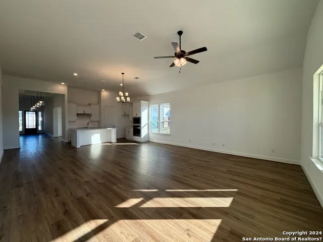 152 W Magnolia Circle La Vernia, TX 78121