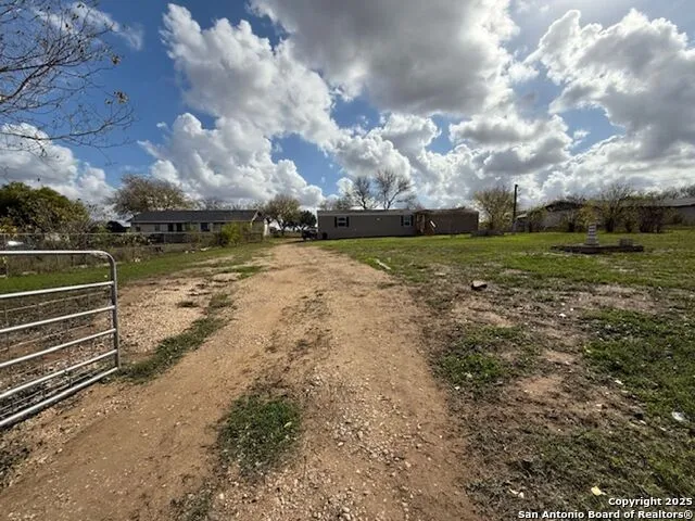 18480 LEAL RD San Antonio, TX 78221