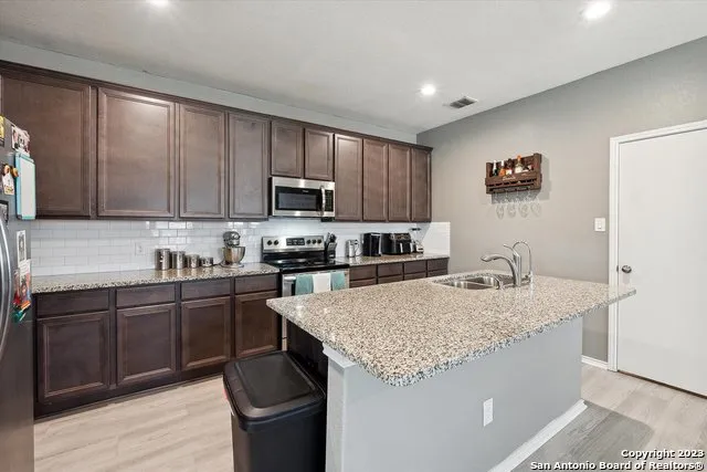 4522 HEATHERS CROSS St Hedwig, TX 78152