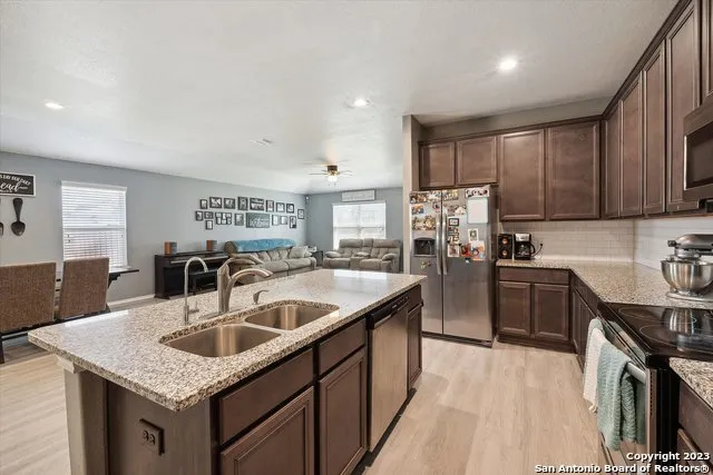 4522 HEATHERS CROSS St Hedwig, TX 78152