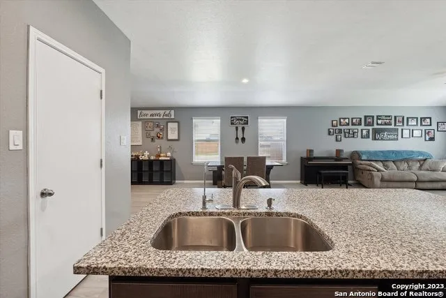 4522 HEATHERS CROSS St Hedwig, TX 78152