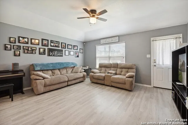 4522 HEATHERS CROSS St Hedwig, TX 78152