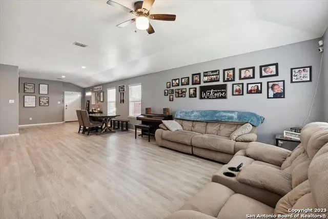 4522 HEATHERS CROSS St Hedwig, TX 78152