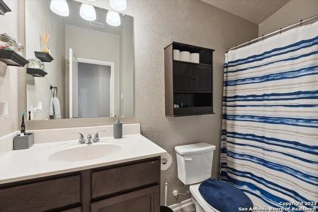 4522 HEATHERS CROSS St Hedwig, TX 78152