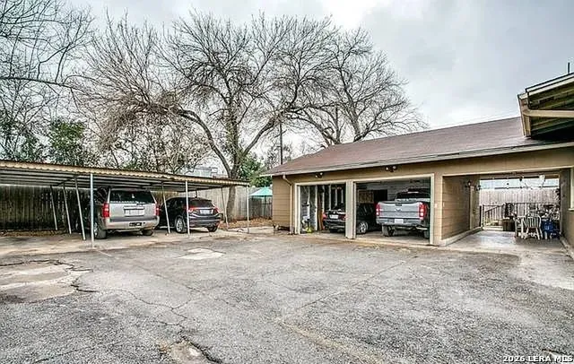 511 EXETER RD San Antonio, TX 78209