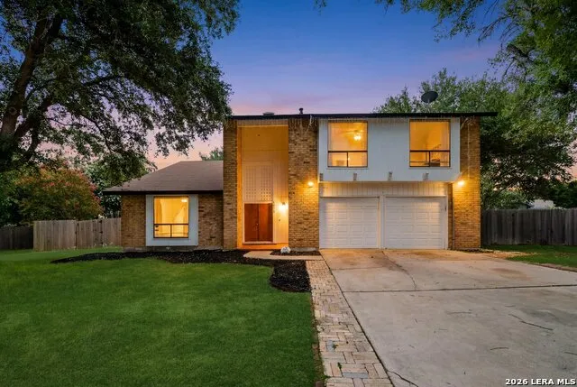 8414 ZODIAC DR Universal City, TX 78148