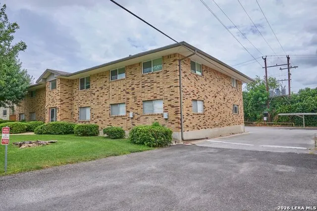 219 W SILVER SANDS DR Unit 5 San Antonio, TX 78216