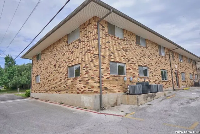 219 W SILVER SANDS DR Unit 5 San Antonio, TX 78216