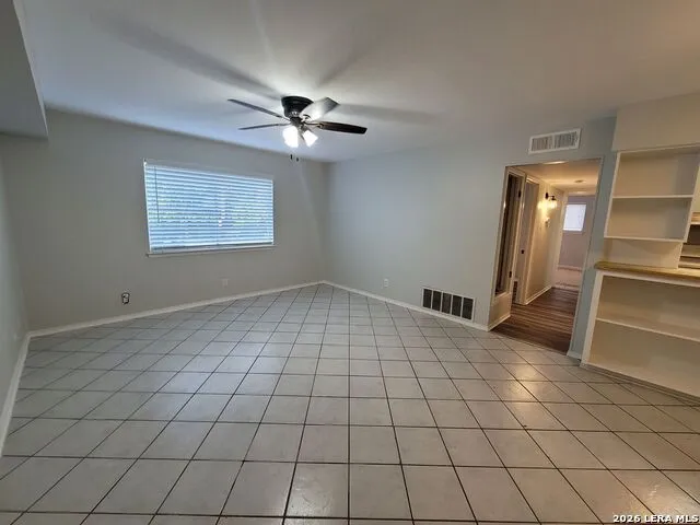 219 W SILVER SANDS DR Unit 5 San Antonio, TX 78216