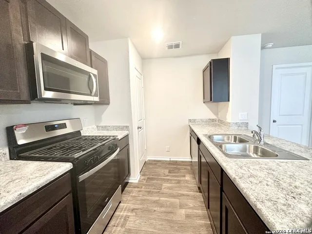 9922 YELLOW LK San Antonio, TX 78254