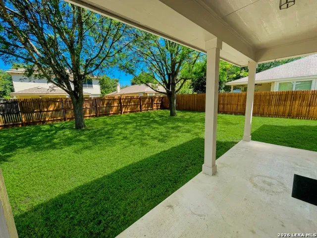 9023 Pinseeker Selma, TX 78154
