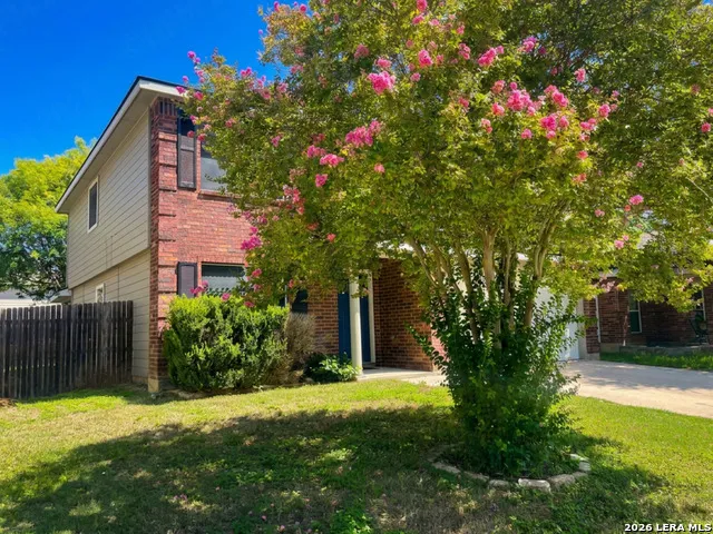 9023 Pinseeker Selma, TX 78154
