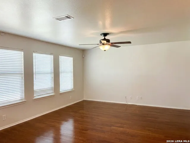 9023 Pinseeker Selma, TX 78154