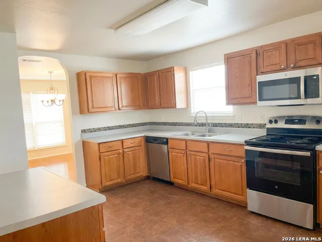 9023 Pinseeker Selma, TX 78154
