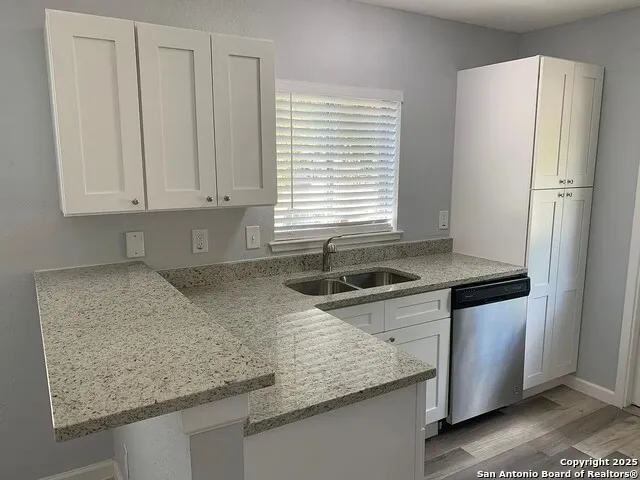 5135 TOM STAFFORD DR Kirby, TX 78219