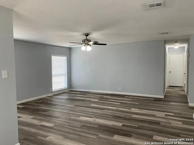 5135 TOM STAFFORD DR Kirby, TX 78219