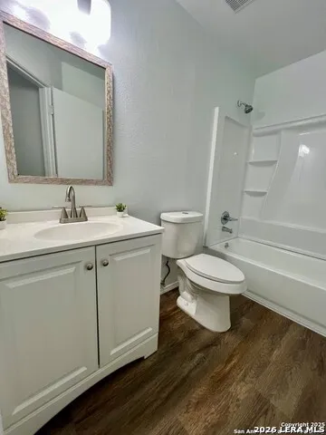 2411 LADEN MDWS San Antonio, TX 78245