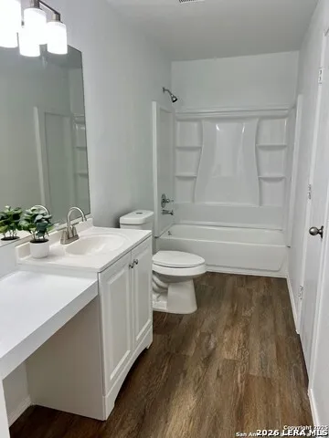 2411 LADEN MDWS San Antonio, TX 78245