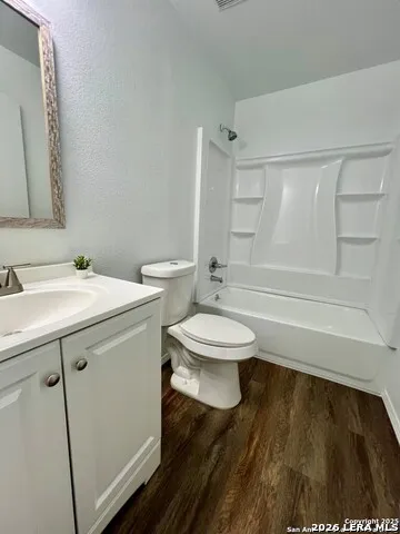 2411 LADEN MDWS San Antonio, TX 78245