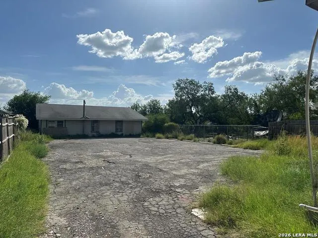 1562 Eidson Rd Eagle Pass, TX 78852