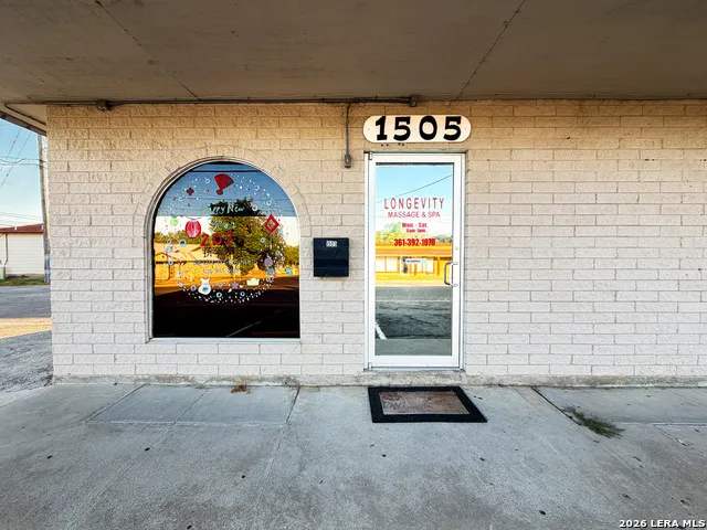 1501 SAINT MARYS ST Beeville, TX 78102