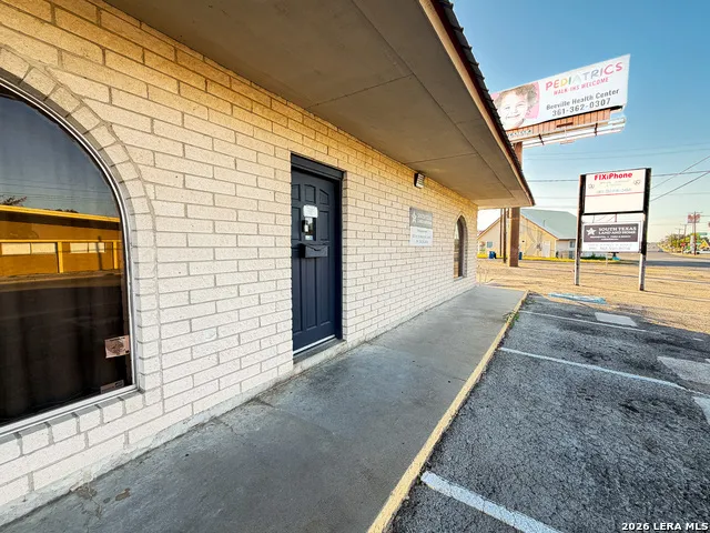 1501 SAINT MARYS ST Beeville, TX 78102