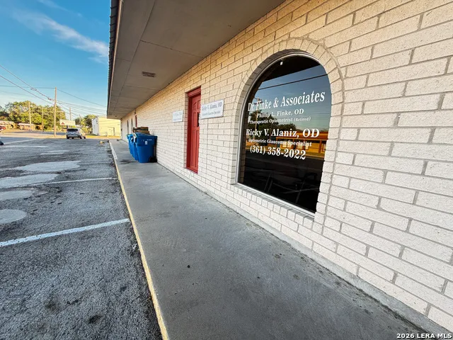 1501 SAINT MARYS ST Beeville, TX 78102