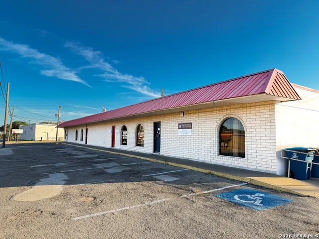 1501 SAINT MARYS ST Beeville, TX 78102