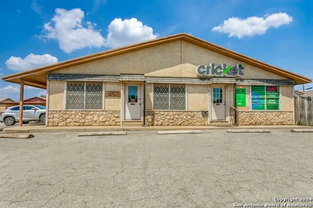 901 OAK ST Jourdanton, TX 78026