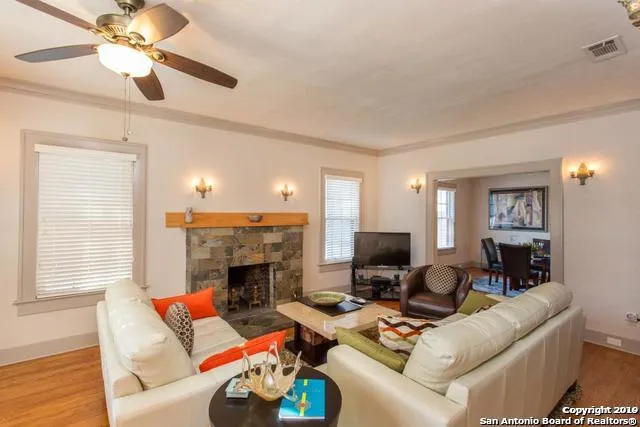 1633 W KINGS HWY San Antonio, TX 78201