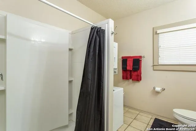 1633 W KINGS HWY San Antonio, TX 78201