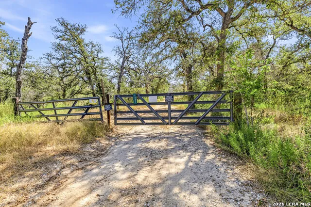 1581 County Road 321 La Vernia, TX 78121