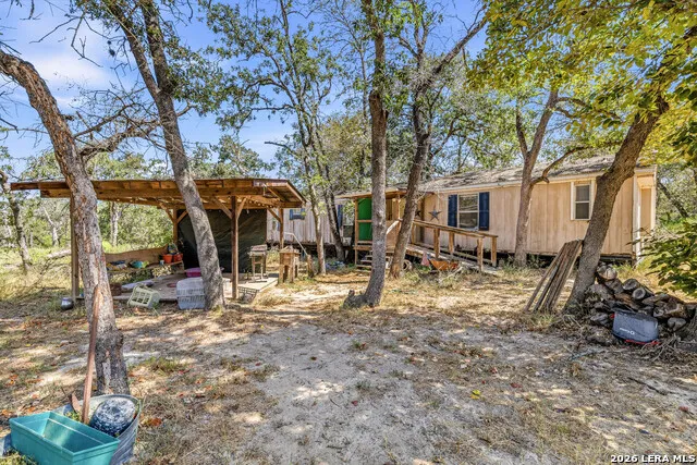 1581 County Road 321 La Vernia, TX 78121